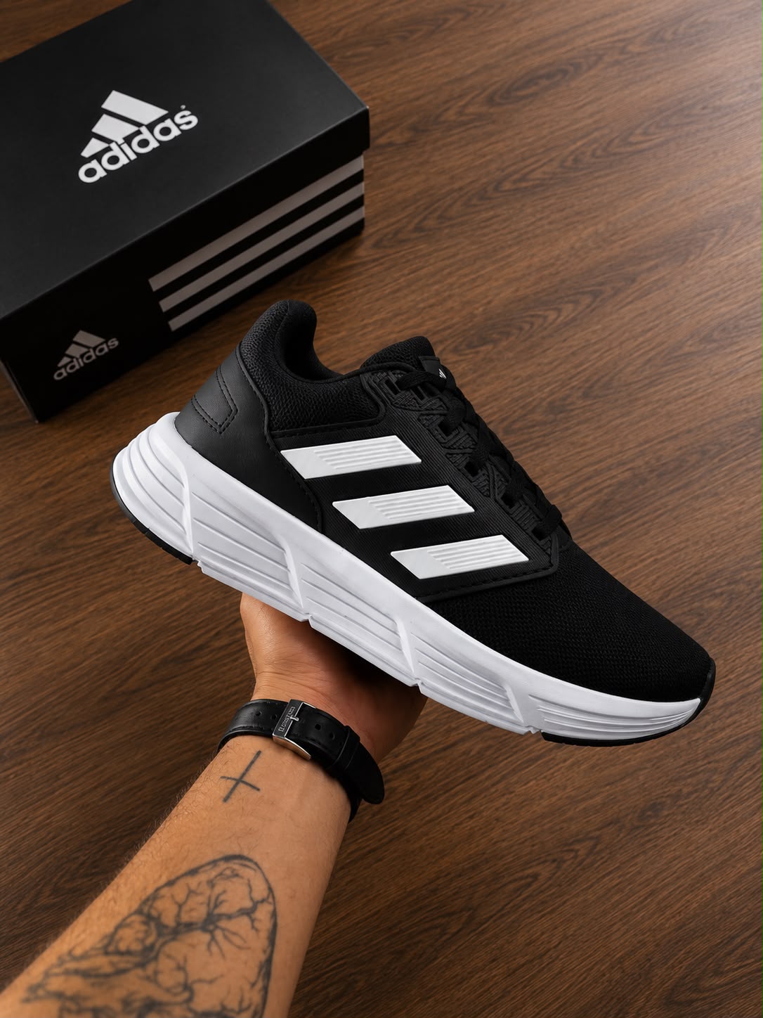Adidas — Preto & Branco